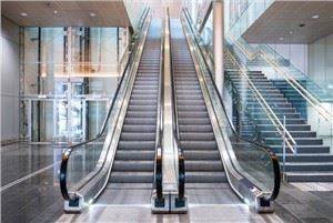 Εμπορικό Κτίριο Εξωτερική Κυλιόμενη Σκάλα
